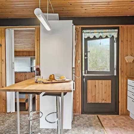 Amazing In Rdby With Kitchen Dom wakacyjny Rødby
